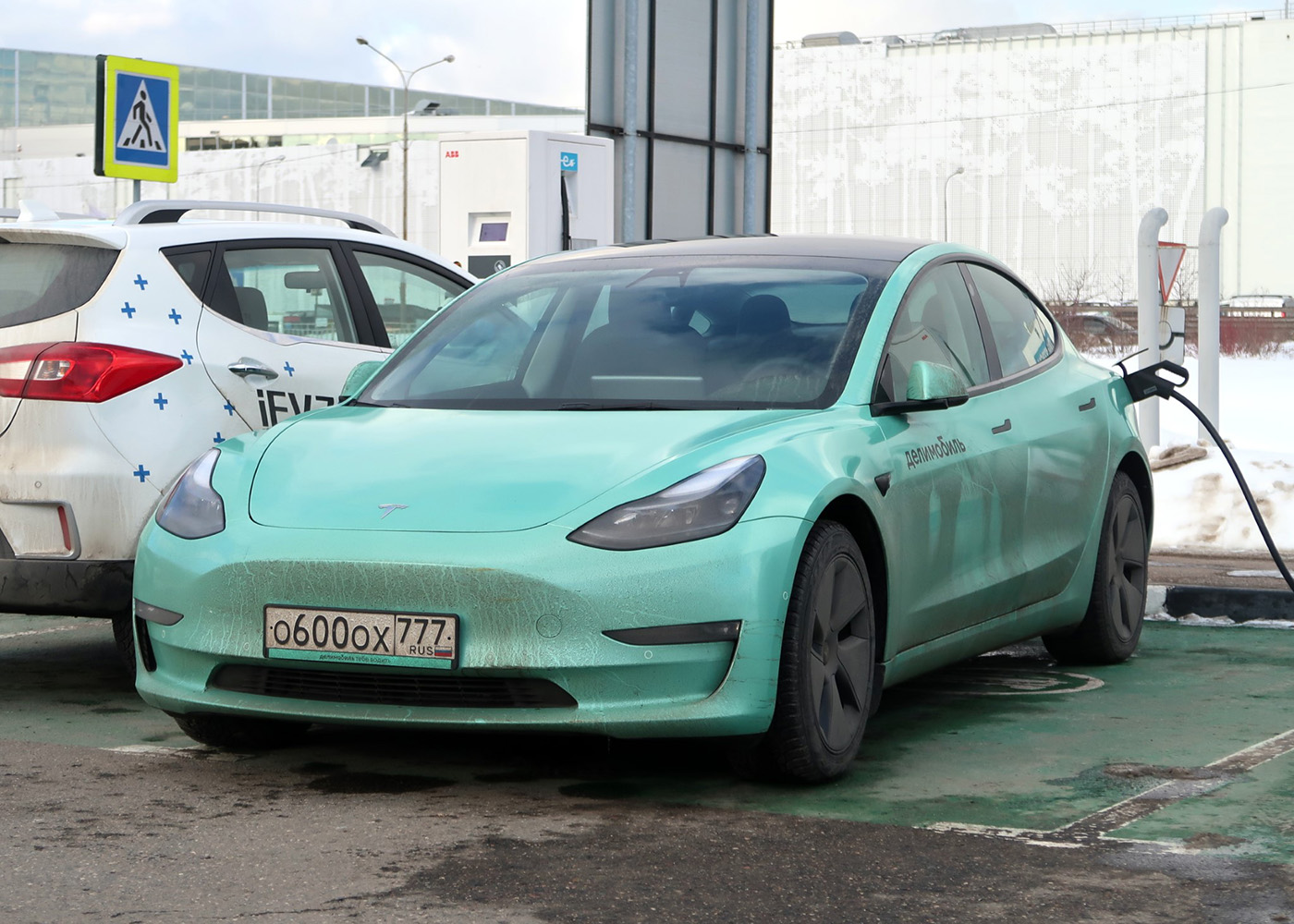 Москва, Tesla Model 3 № О 600 ОХ 777