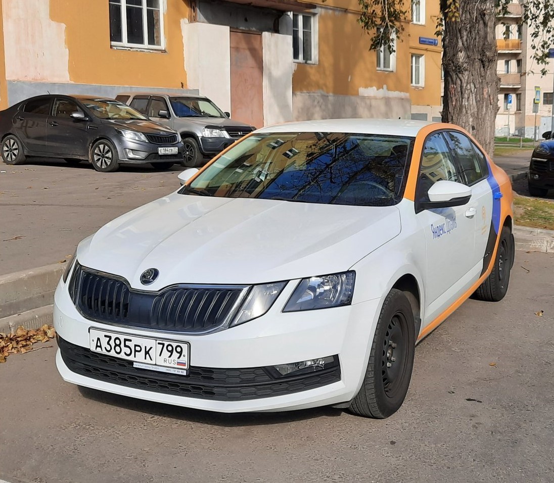 Москва, Škoda Octavia № А 385 РК 799