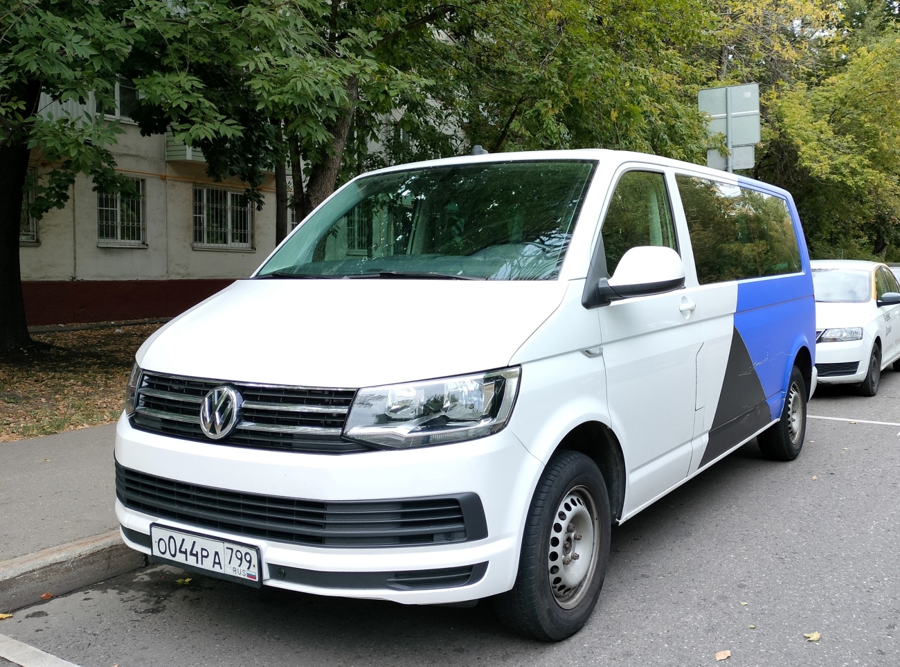 Межгород (Москва - Санкт-Петербург), Volkswagen Caravelle № О 044 РА 799