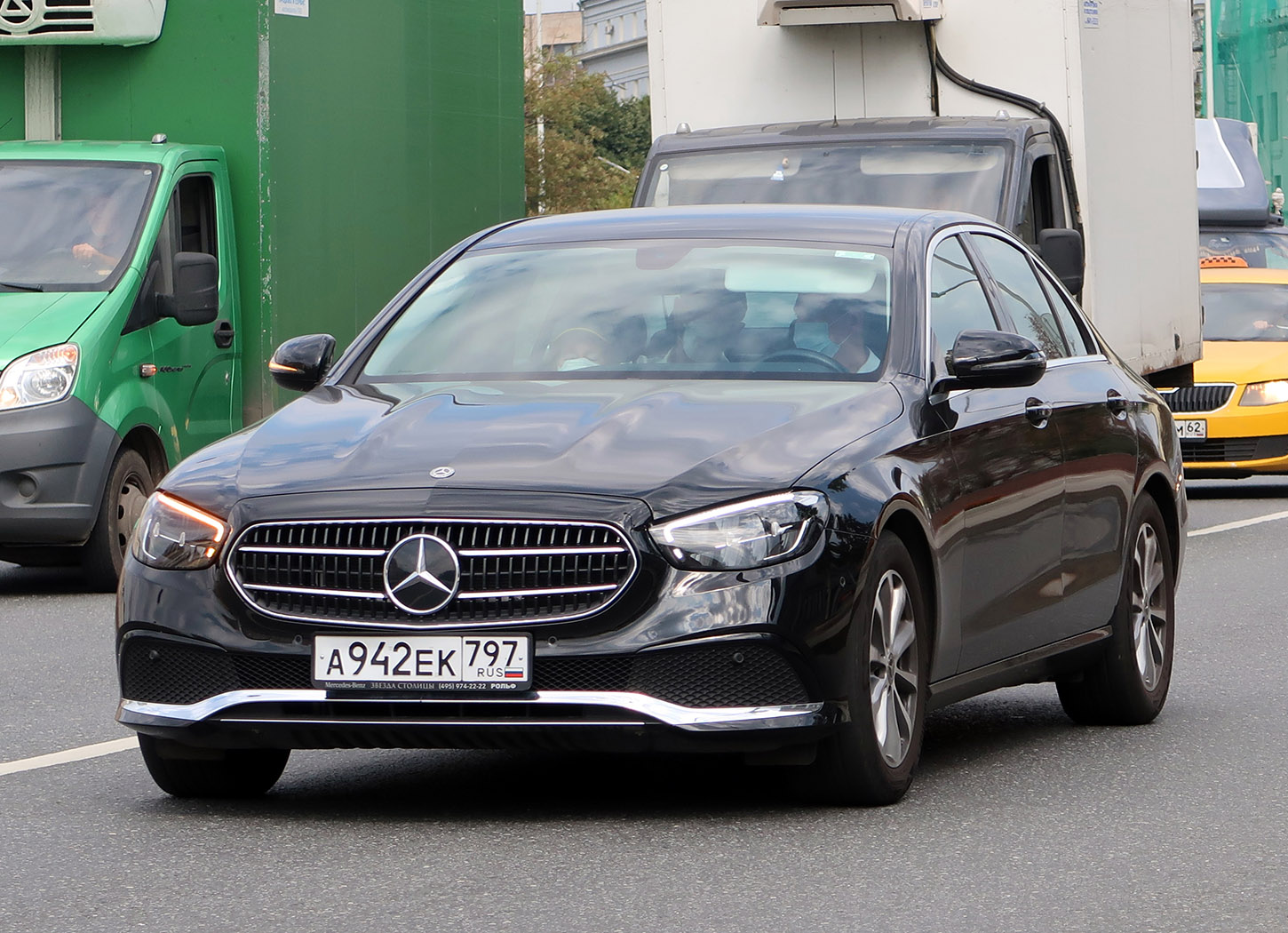 Межгород (Москва - Санкт-Петербург), Mercedes-Benz E-Klasse № А 942 ЕК 797