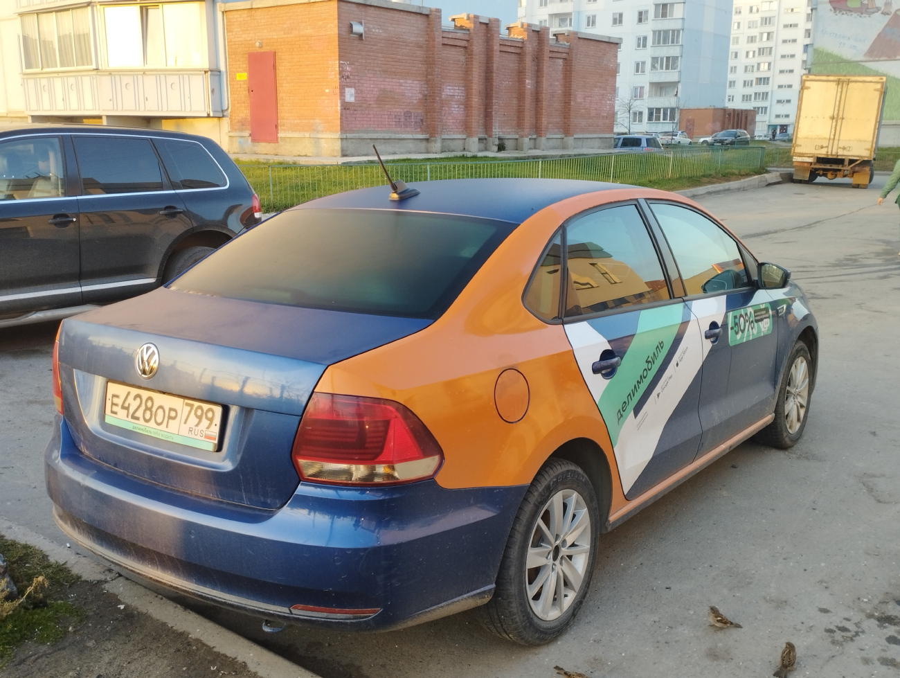 Новосибирск, Volkswagen Polo № Е 428 ОР 799