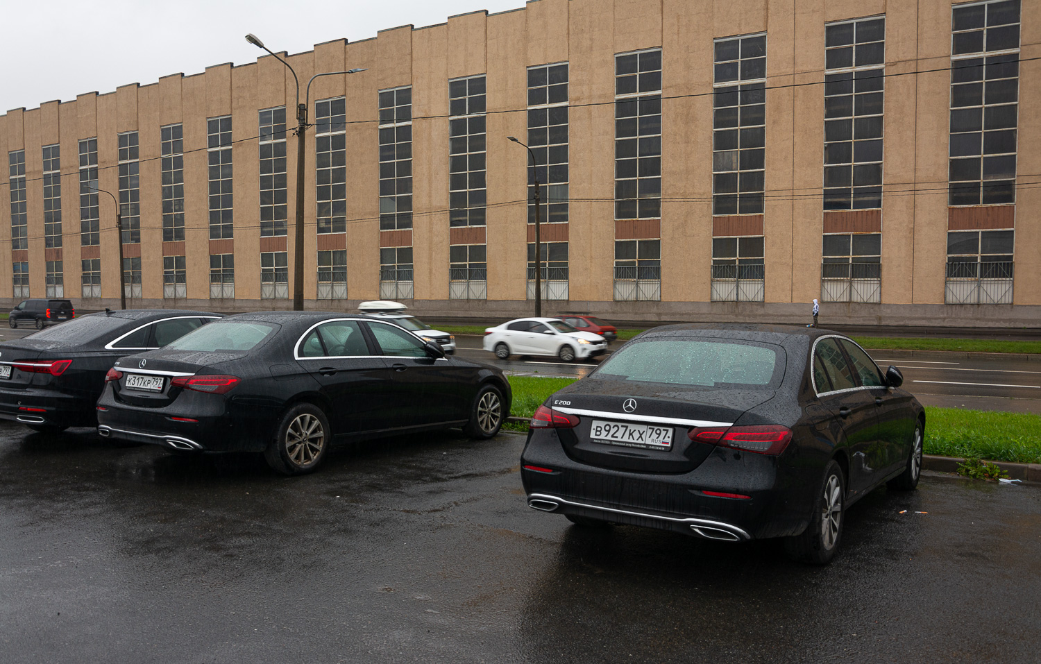 Межгород (Москва - Санкт-Петербург), Mercedes-Benz E-Klasse № К 317 КР 797; Межгород (Москва - Санкт-Петербург), Mercedes-Benz E-Klasse № В 927 КХ 797