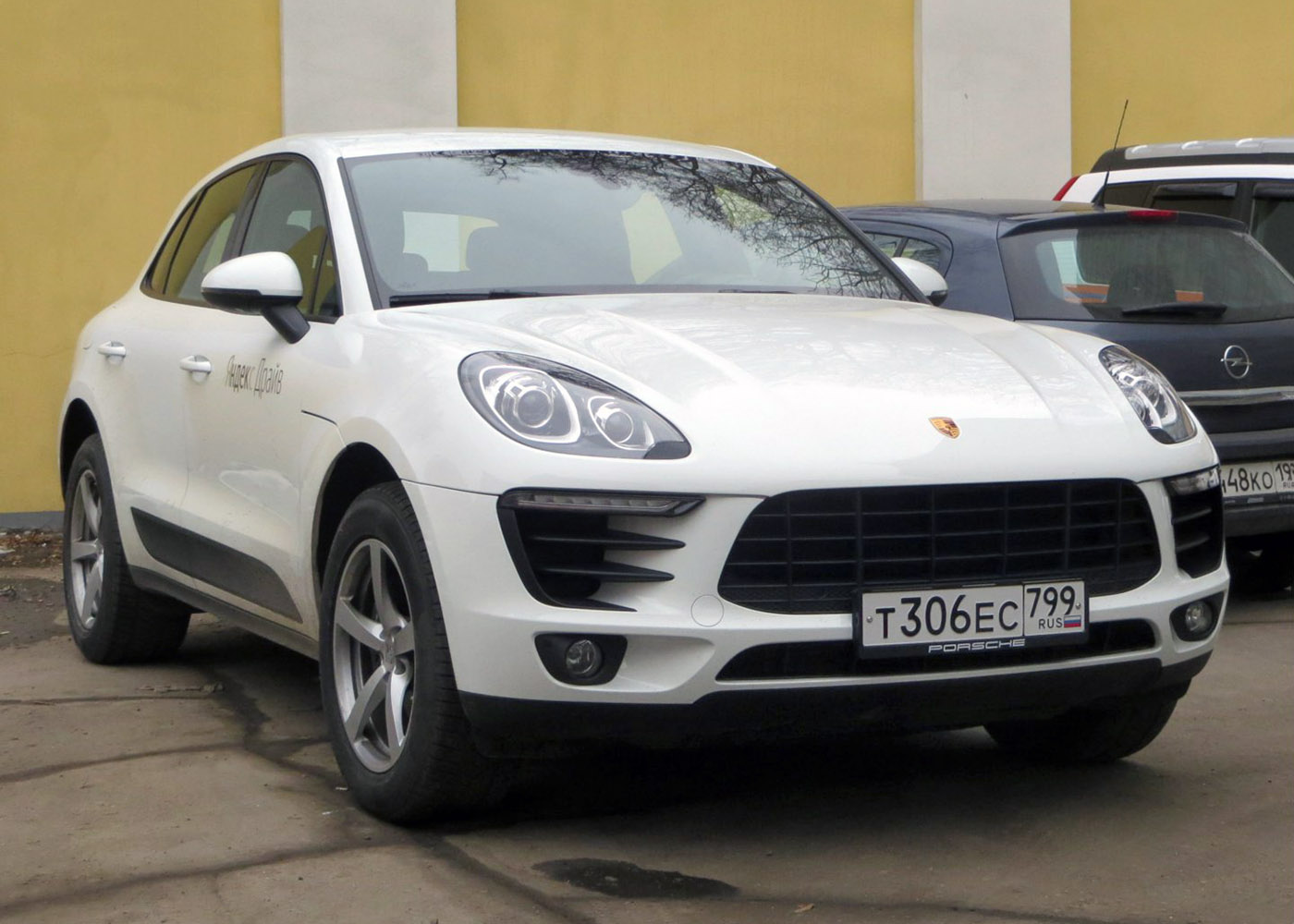 Москва, Porsche Macan № Т 306 ЕС 799