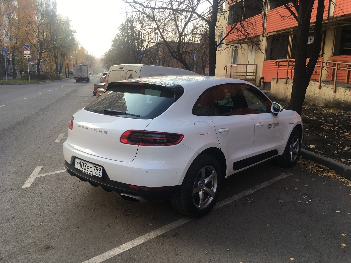 Москва, Porsche Macan № Т 103 ЕС 799