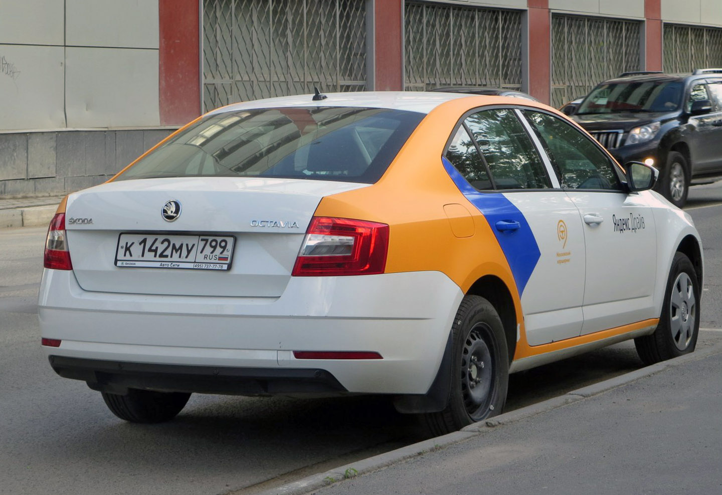 Москва, Škoda Octavia № К 142 МУ 799