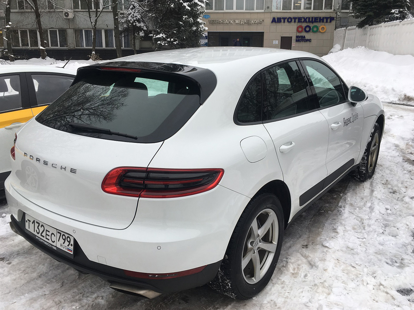 Москва, Porsche Macan № Т 132 ЕС 799