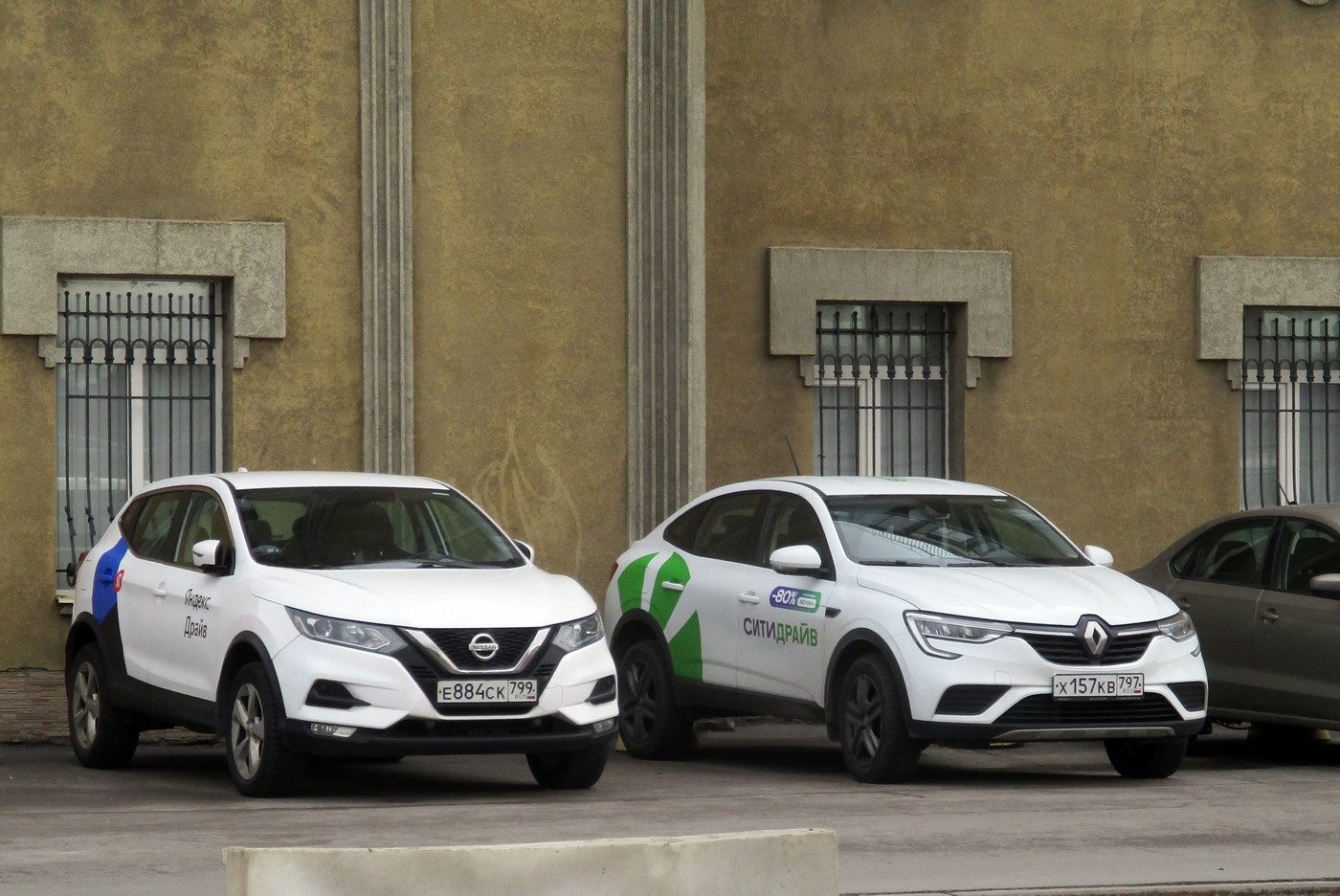 Санкт-Петербург, Nissan Qashqai № Е 884 СК 799; Санкт-Петербург, Renault Arkana № Х 157 КВ 797