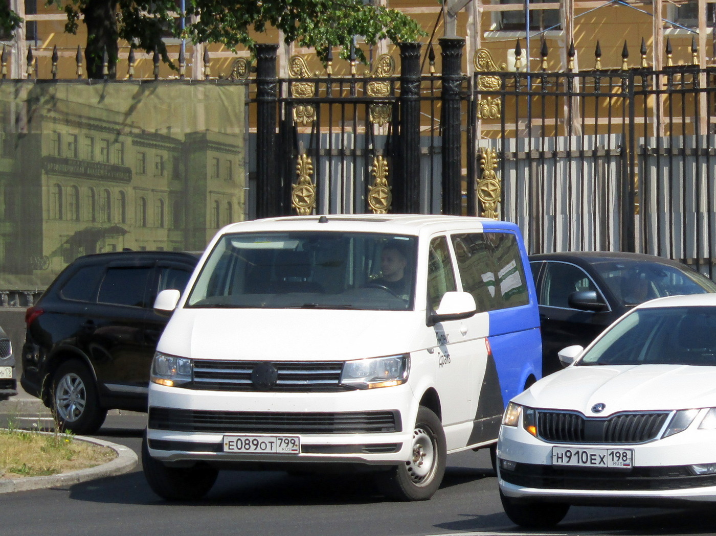 Межгород (Москва - Санкт-Петербург), Volkswagen Caravelle № Е 089 ОТ 799