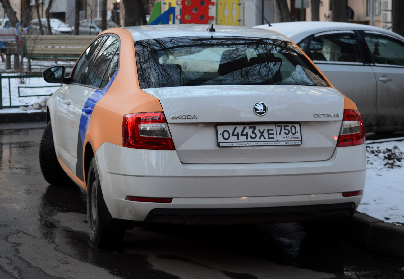 Москва, Škoda Octavia № О 443 ХЕ 750