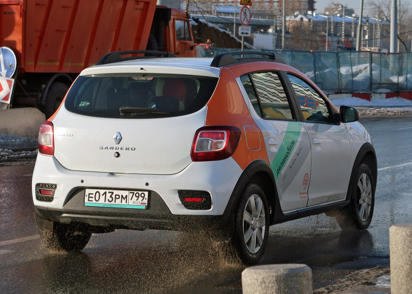 Москва, Renault Sandero № Е 013 РМ 799
