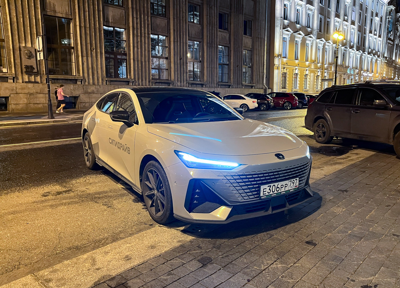 Санкт-Петербург, Changan UNI-V № Е 306 РР 797