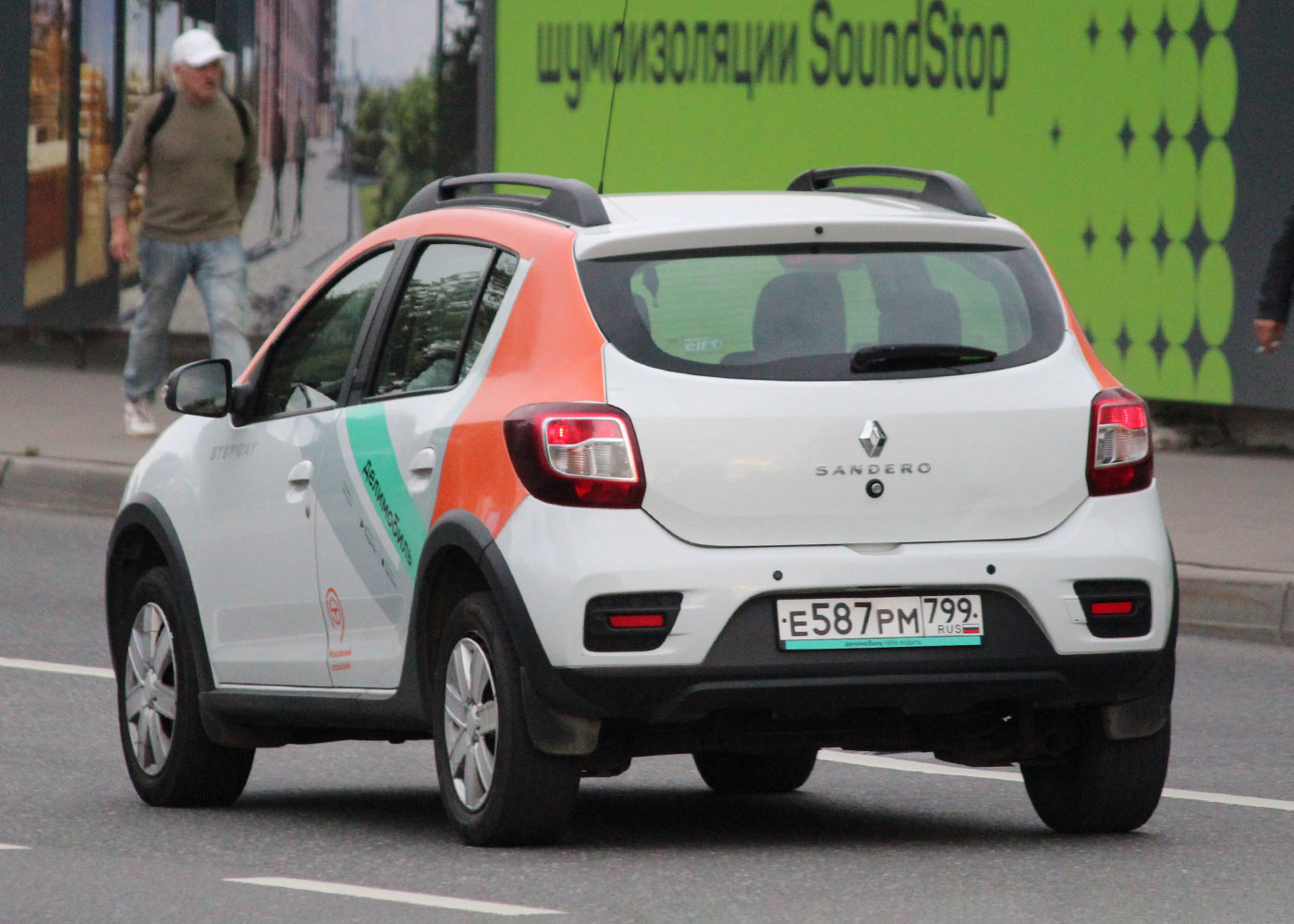 Москва, Renault Sandero № Е 587 РМ 799