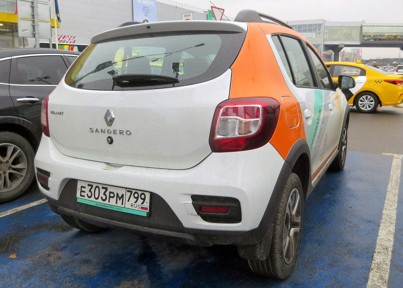 Москва, Renault Sandero № Е 303 РМ 799