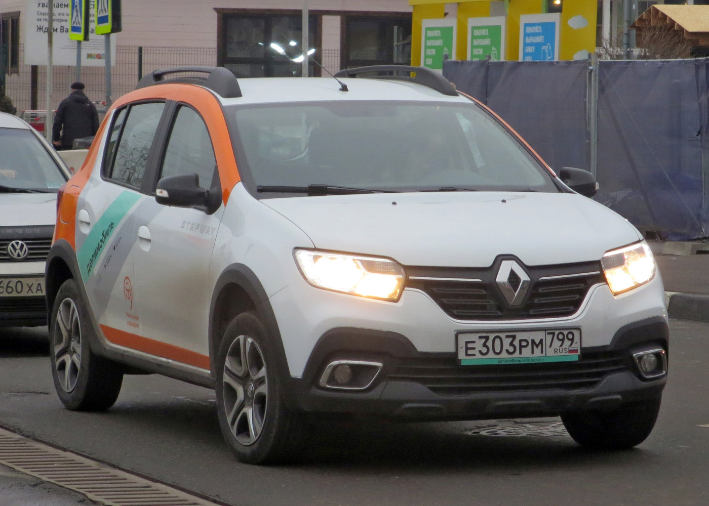 Москва, Renault Sandero № Е 303 РМ 799