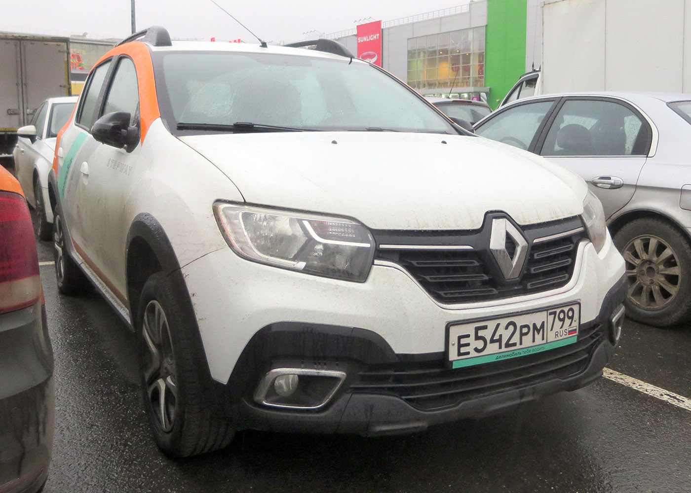 Москва, Renault Sandero № Е 542 РМ 799
