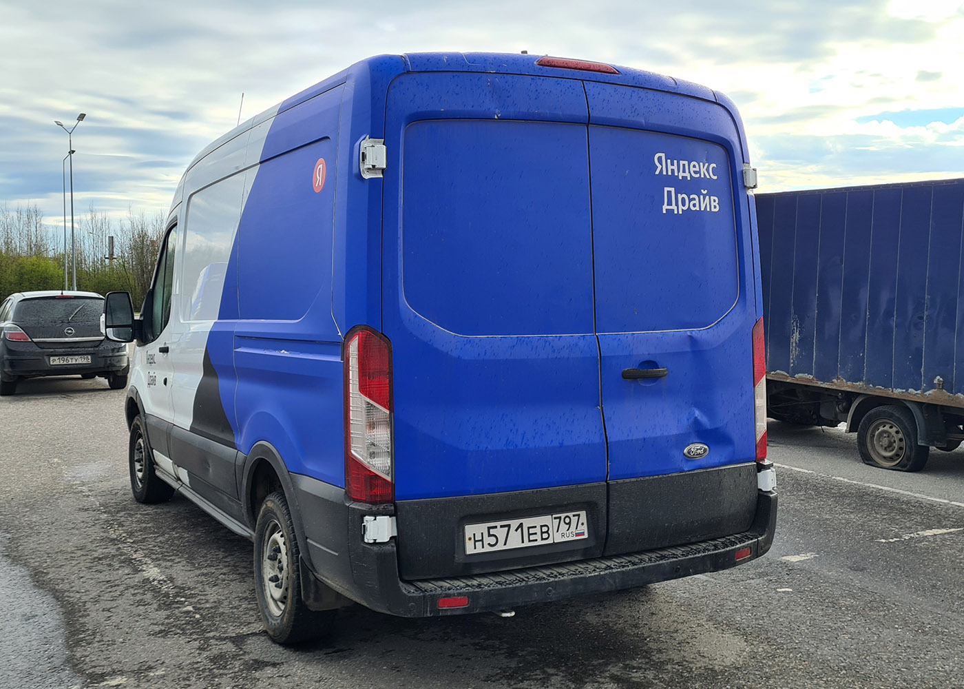 Межгород (Москва - Санкт-Петербург), Ford Transit № Н 571 ЕВ 797