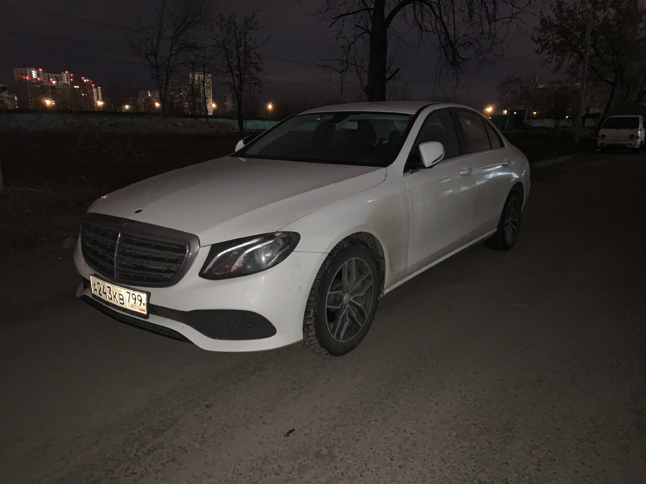 Межгород (Москва - Санкт-Петербург), Mercedes-Benz E-Klasse № А 243 КВ 799