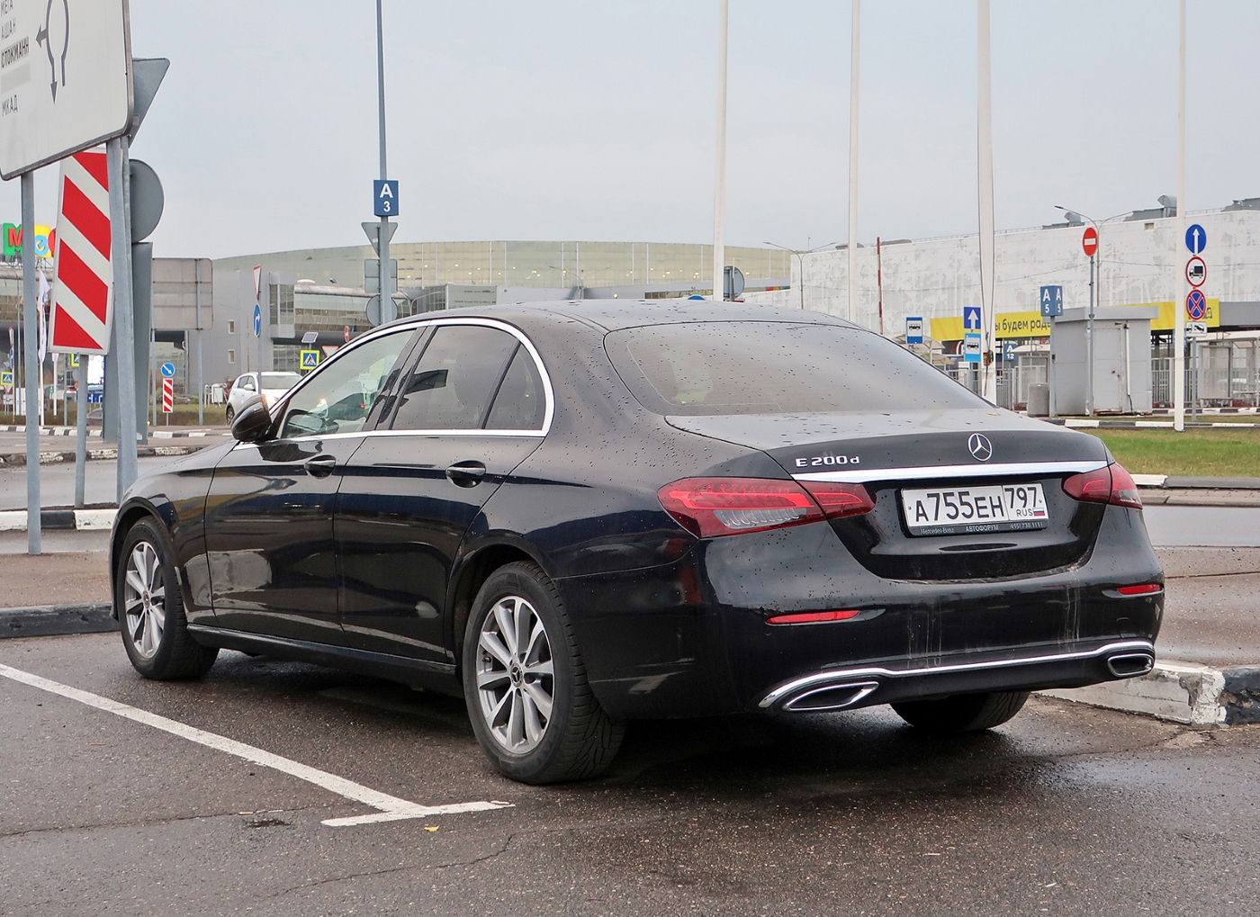Межгород (Москва - Санкт-Петербург), Mercedes-Benz E-Klasse № А 755 ЕН 797