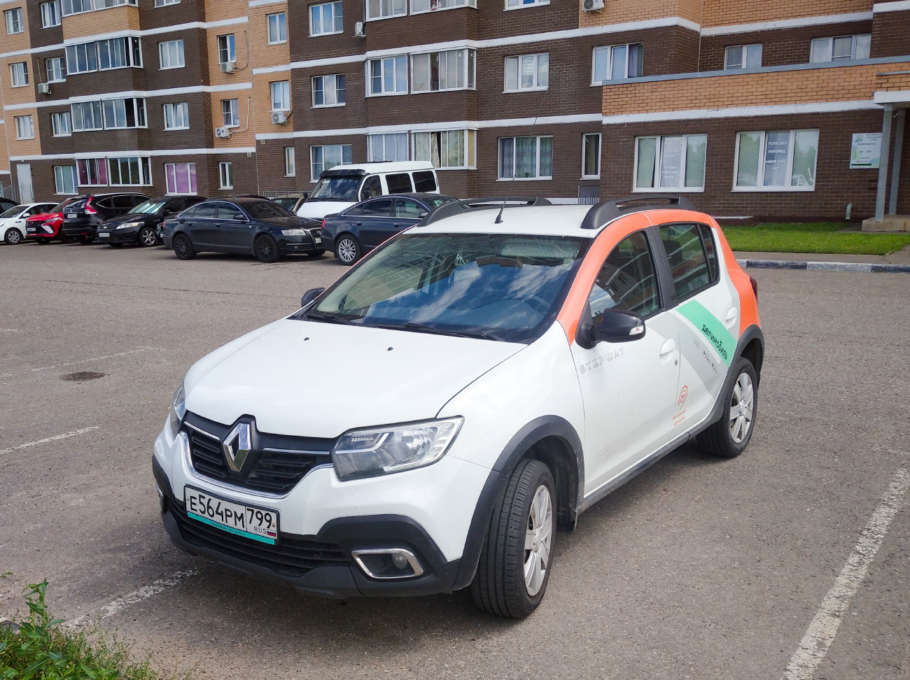 Москва, Renault Sandero № Е 564 РМ 799
