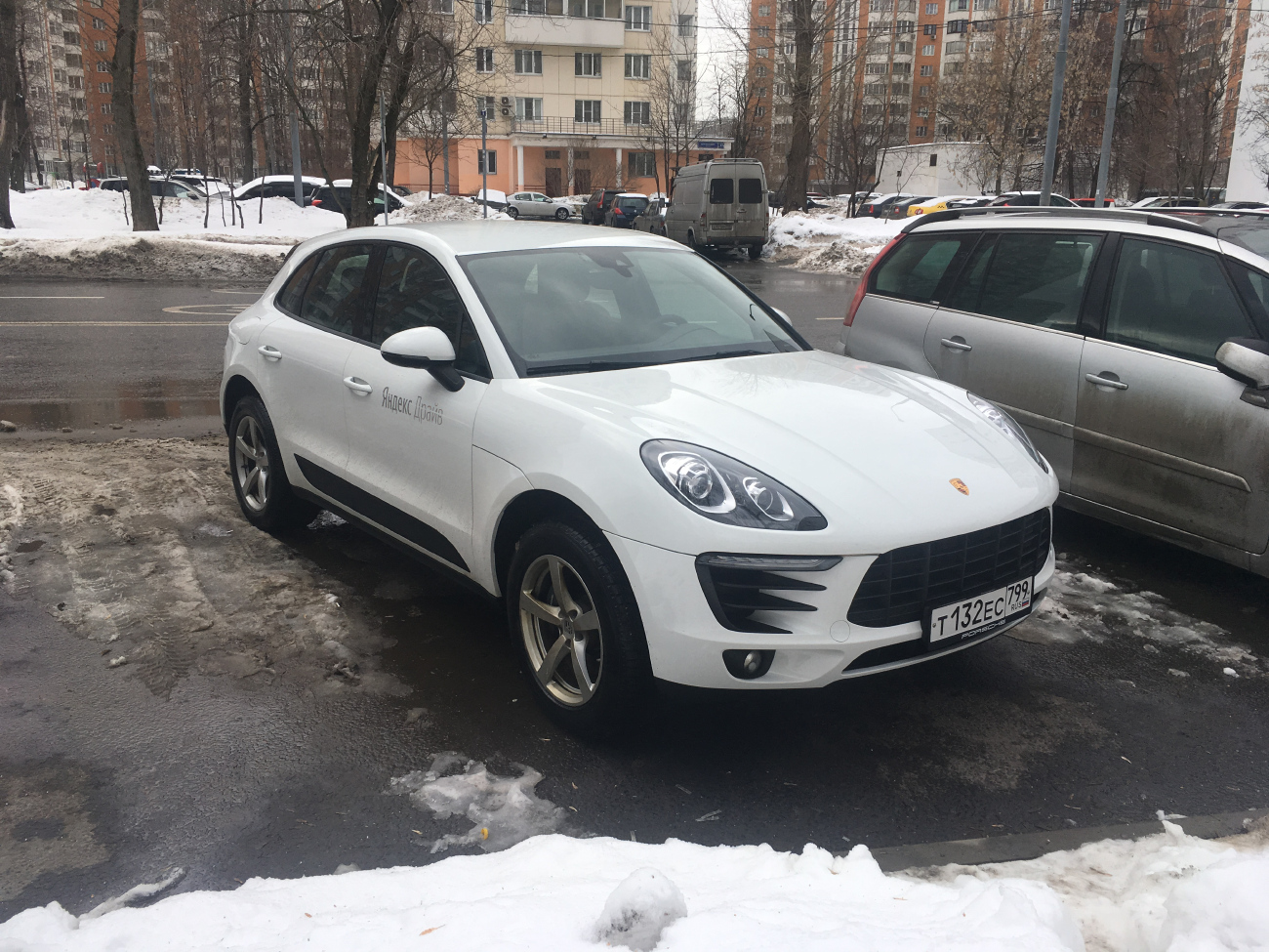 Москва, Porsche Macan № Т 132 ЕС 799