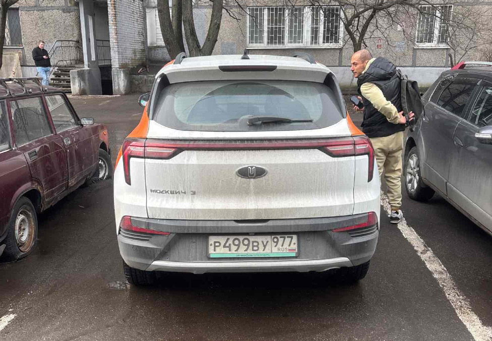 Фотографии из приложений каршеринга