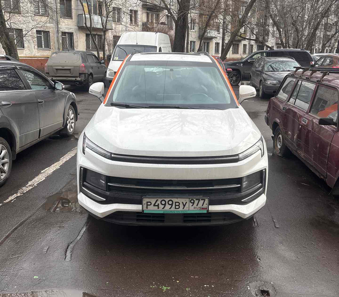 Фотографии из приложений каршеринга