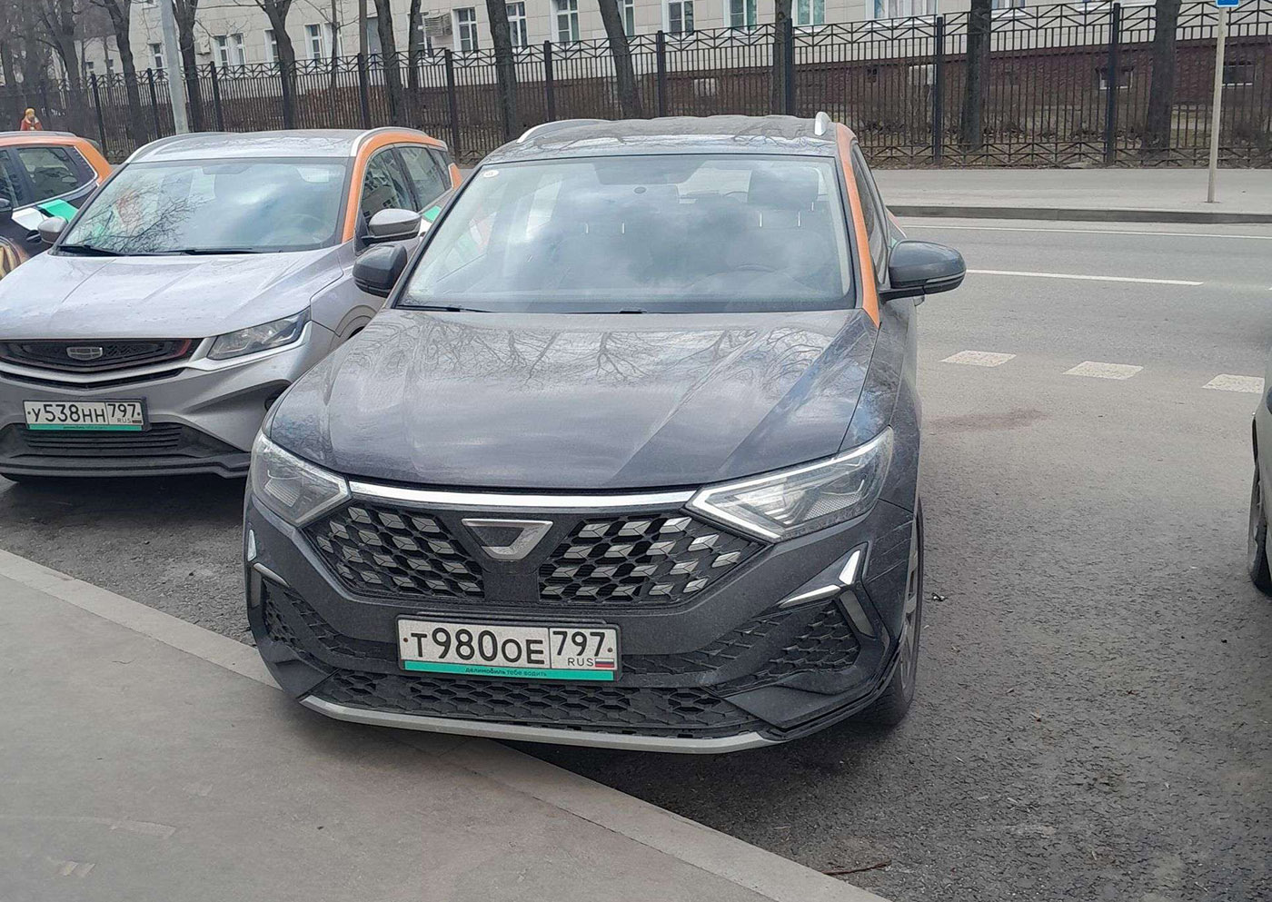 Фотографии из приложений каршеринга