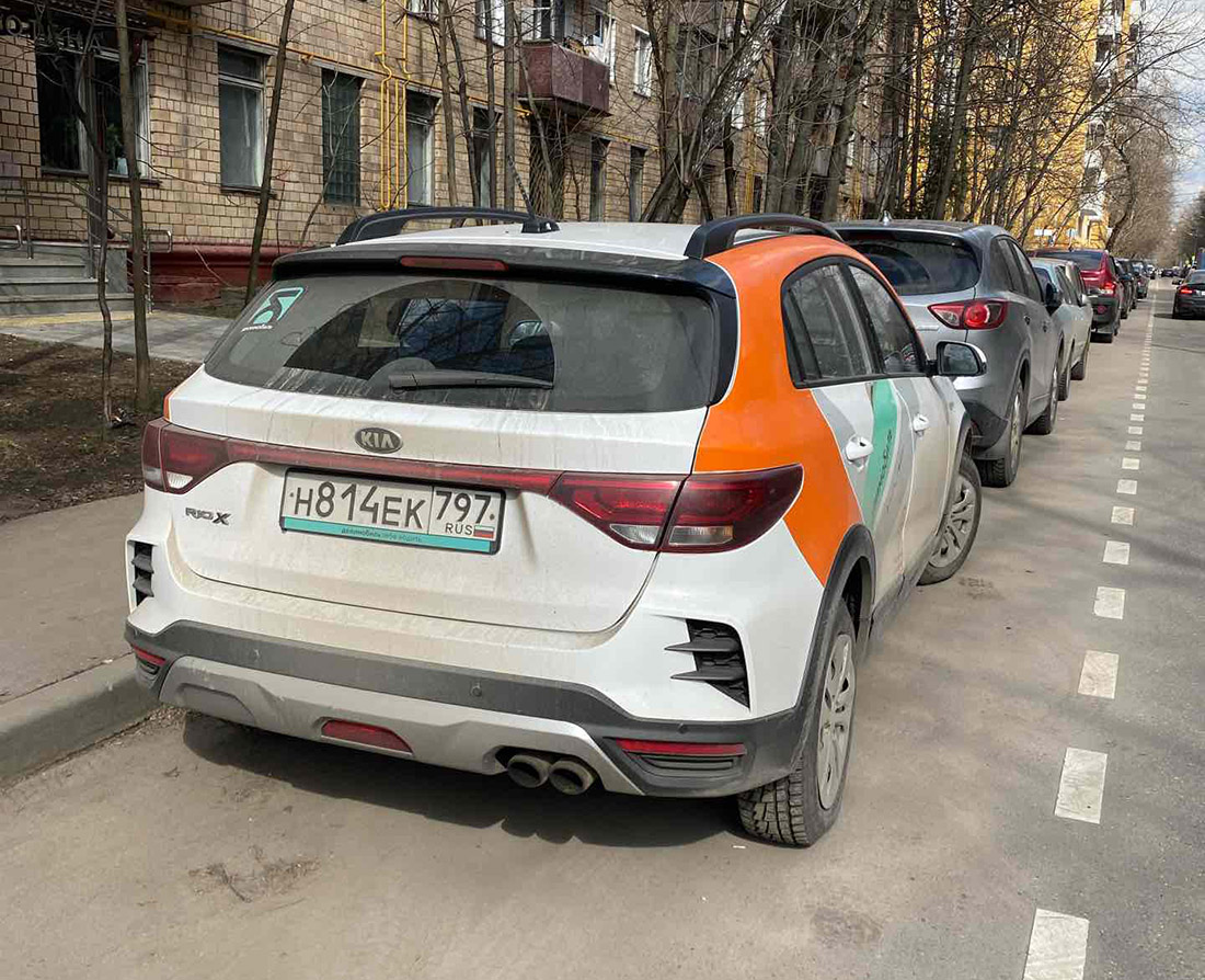 Фотографии из приложений каршеринга
