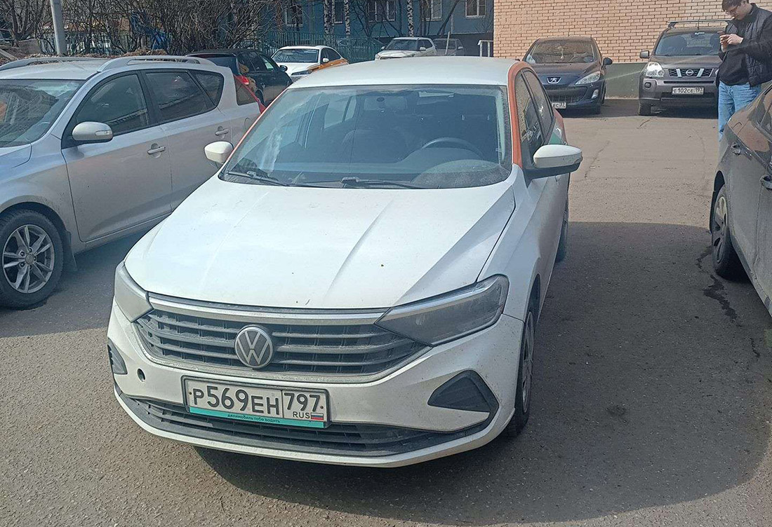 Фотографии из приложений каршеринга