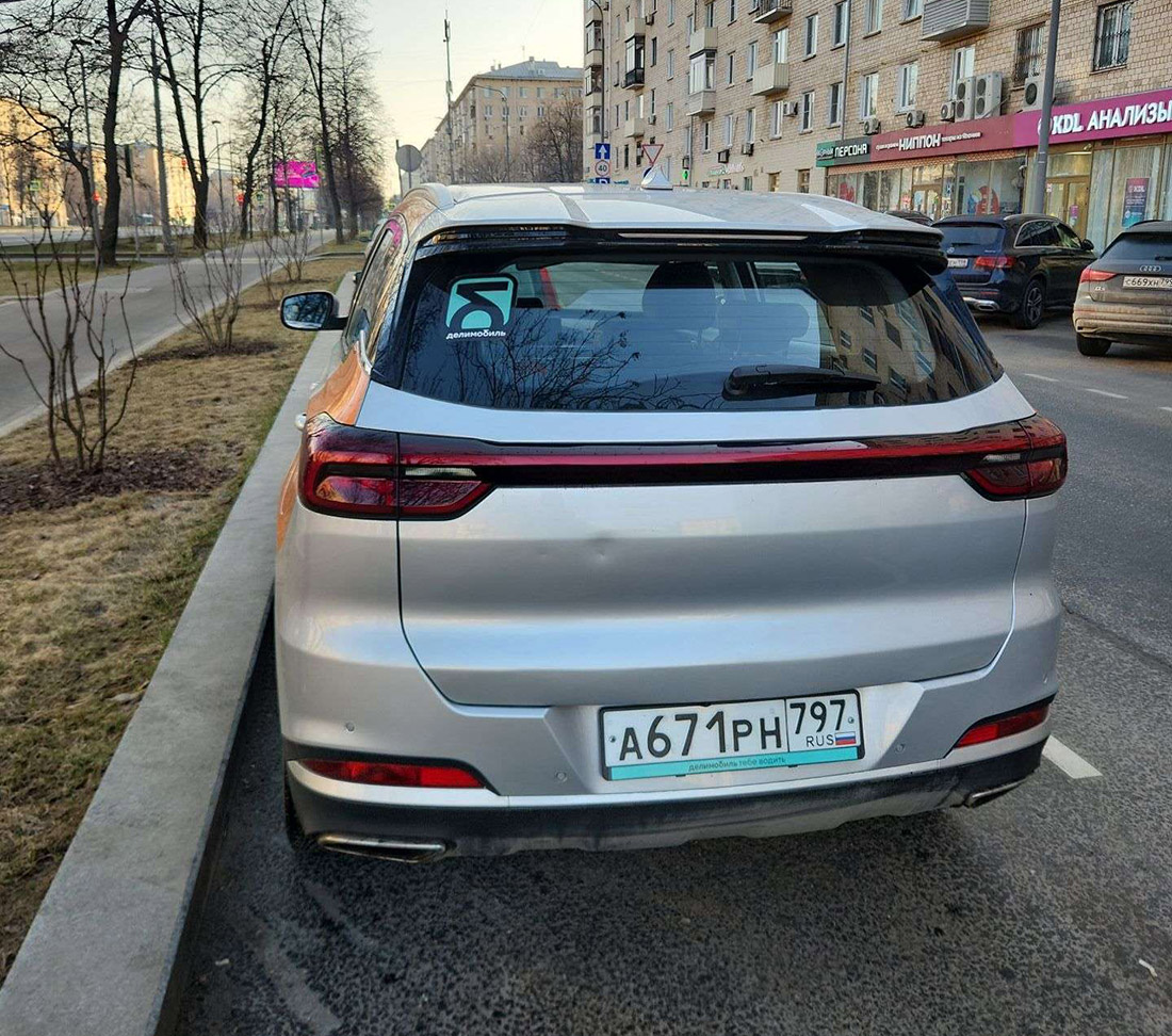 Фотографии из приложений каршеринга