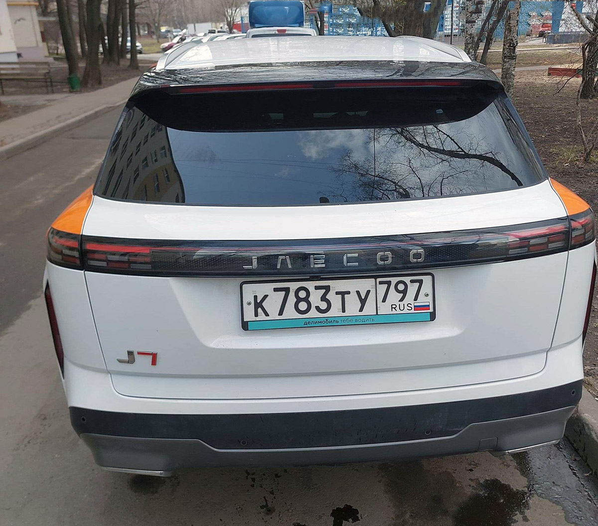 Фотографии из приложений каршеринга