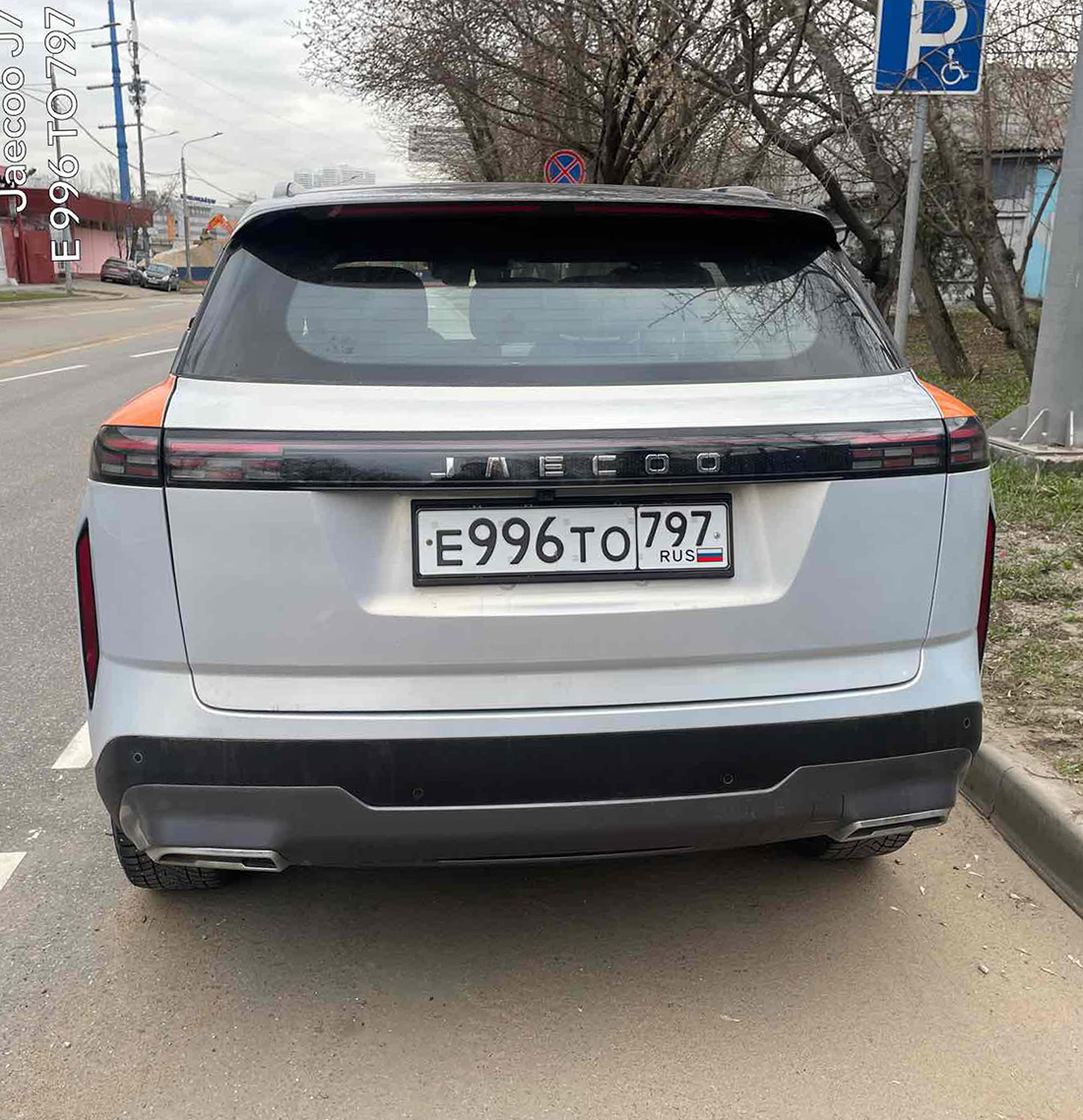 Фотографии из приложений каршеринга
