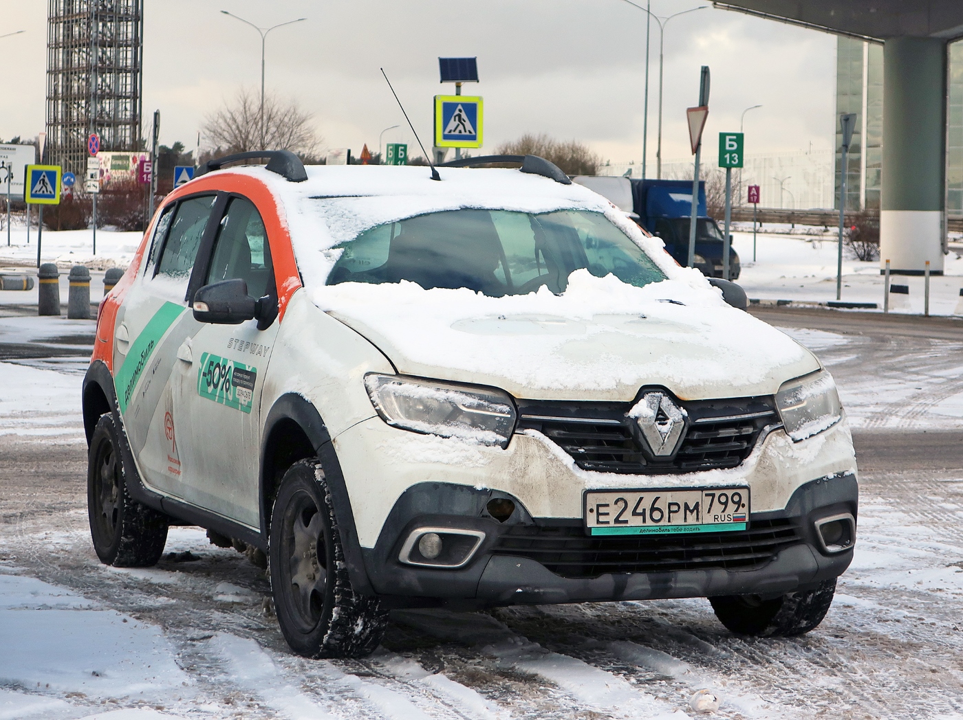 Москва, Renault Sandero № Е 246 РМ 799