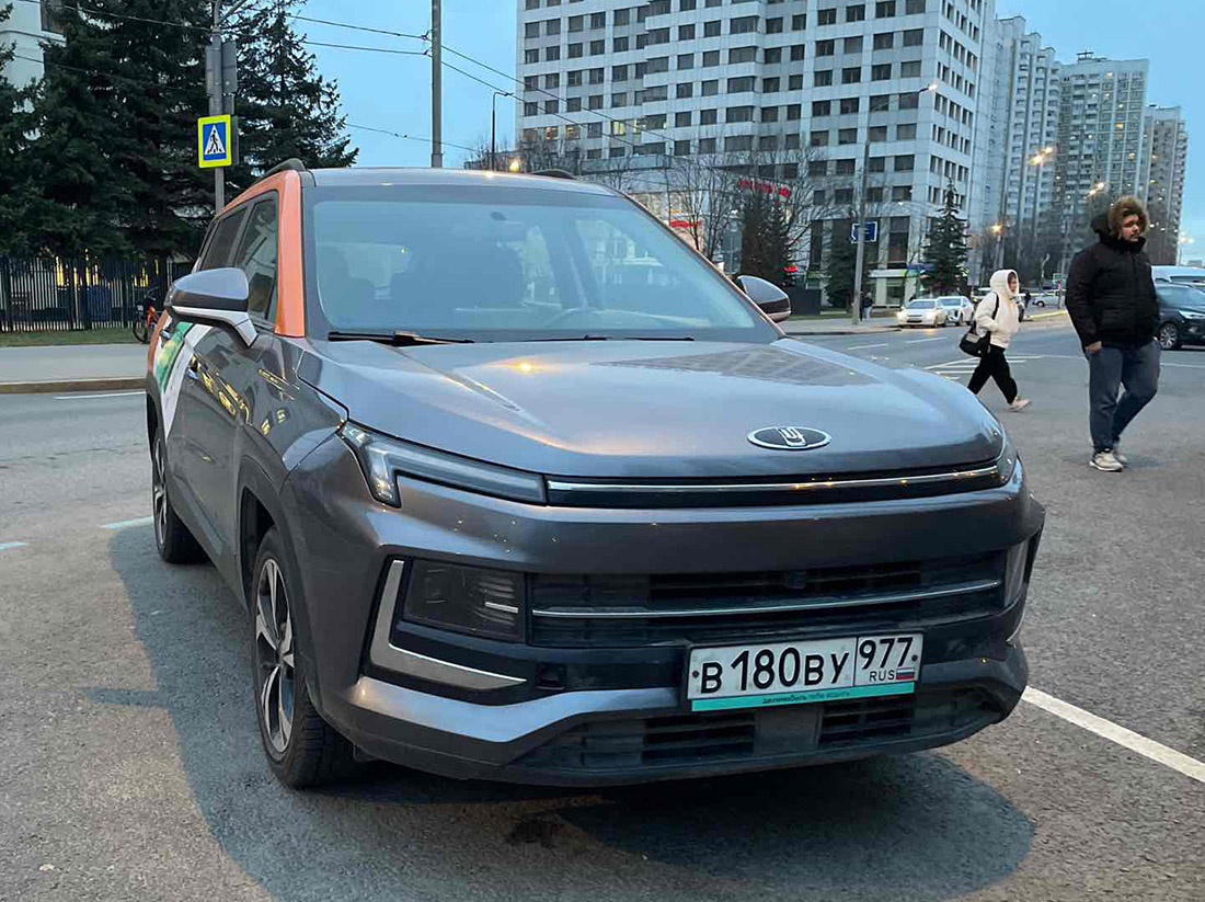 Фотографии из приложений каршеринга