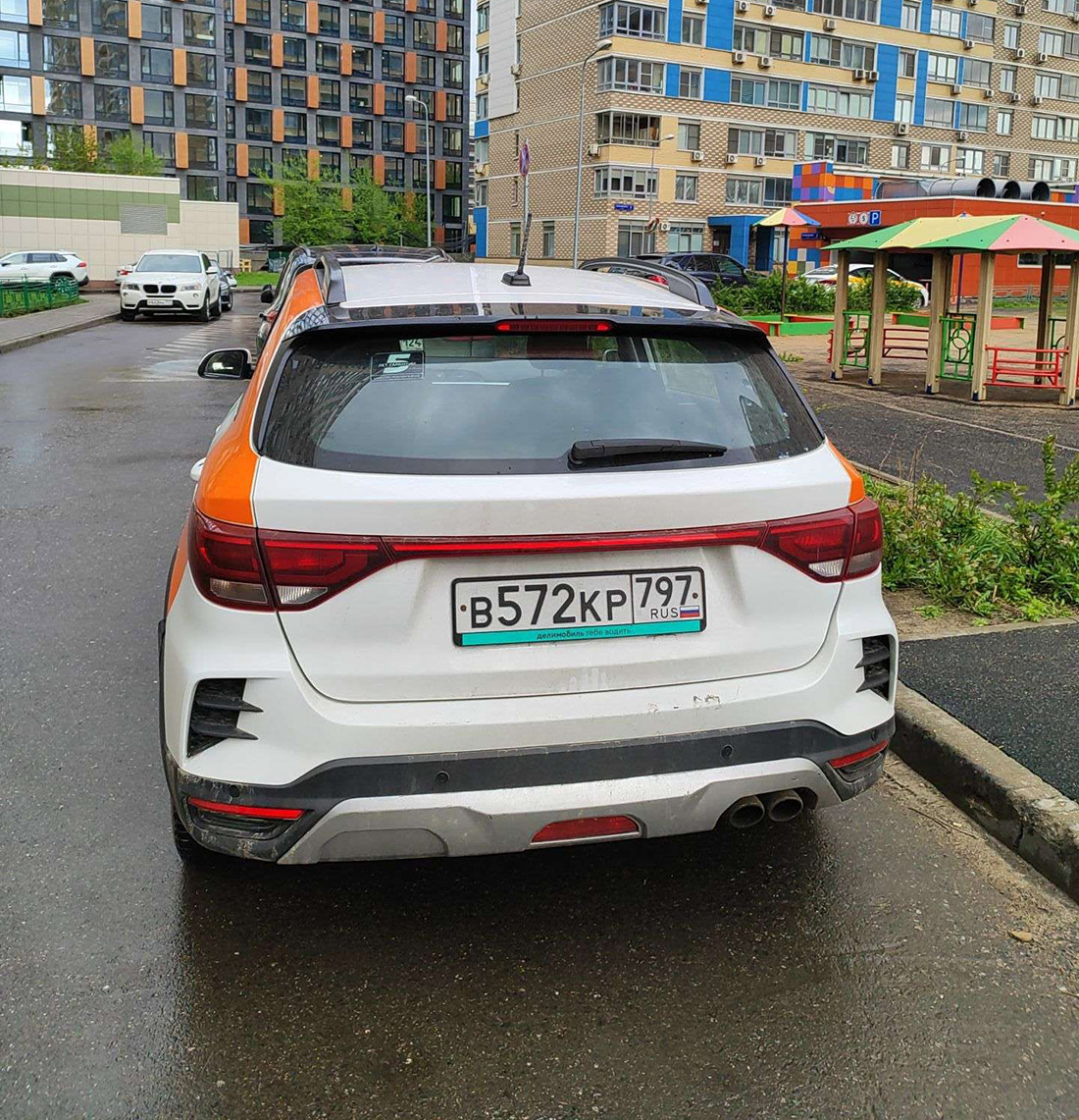 Фотографии из приложений каршеринга
