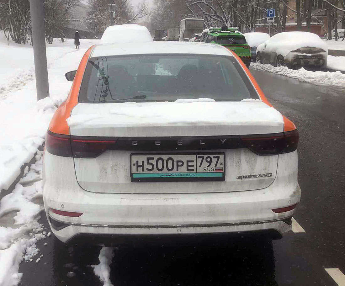 Фотографии из приложений каршеринга