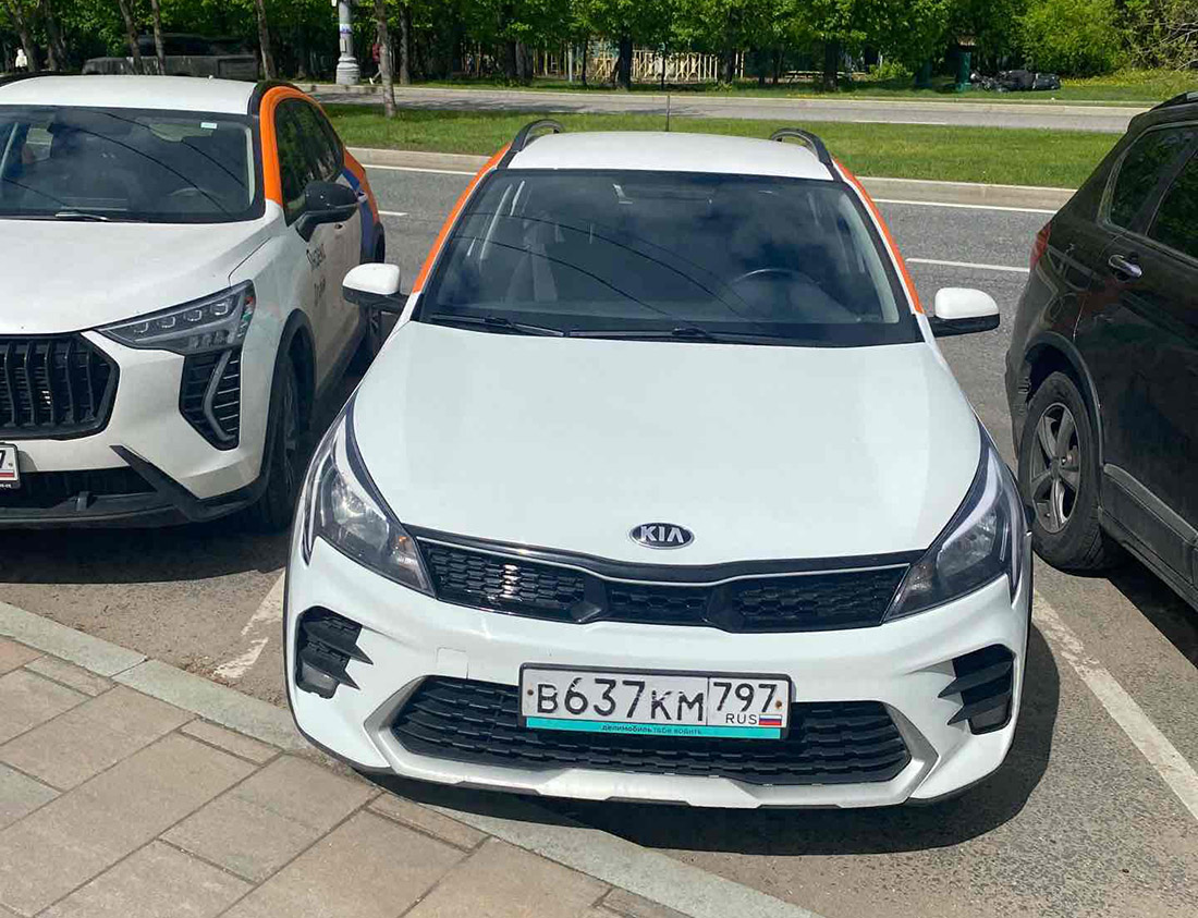 Фотографии из приложений каршеринга