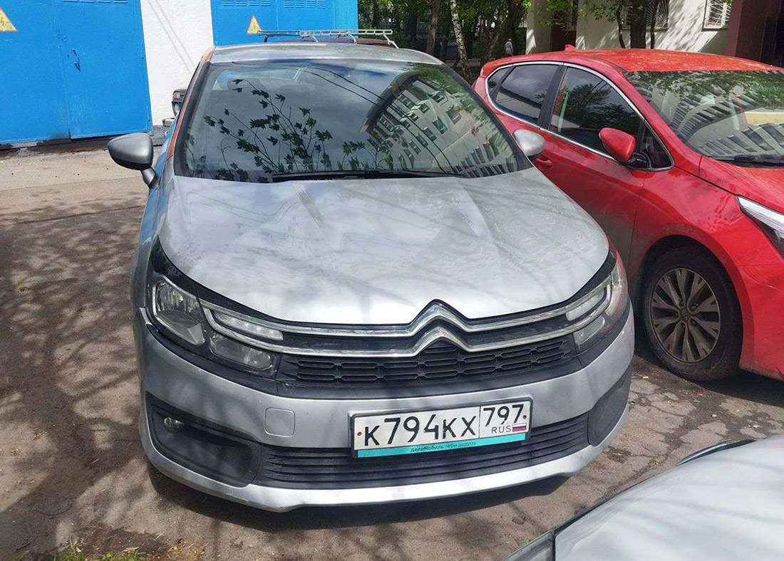 Фотографии из приложений каршеринга