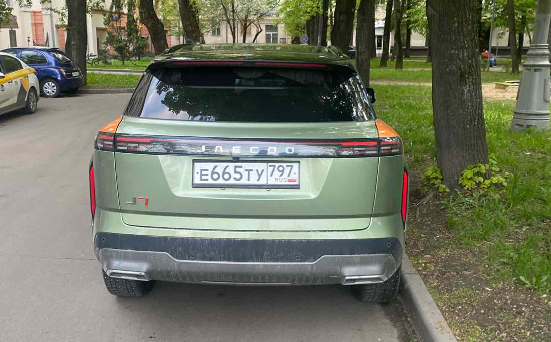 Фотографии из приложений каршеринга