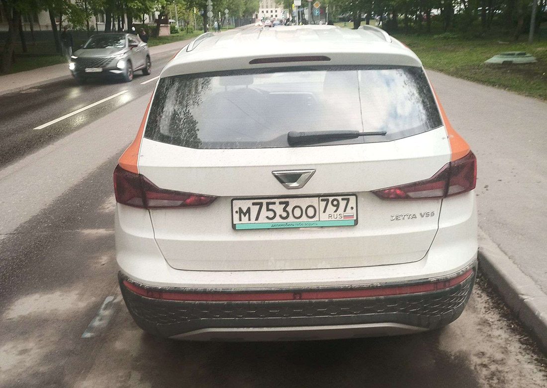 Фотографии из приложений каршеринга