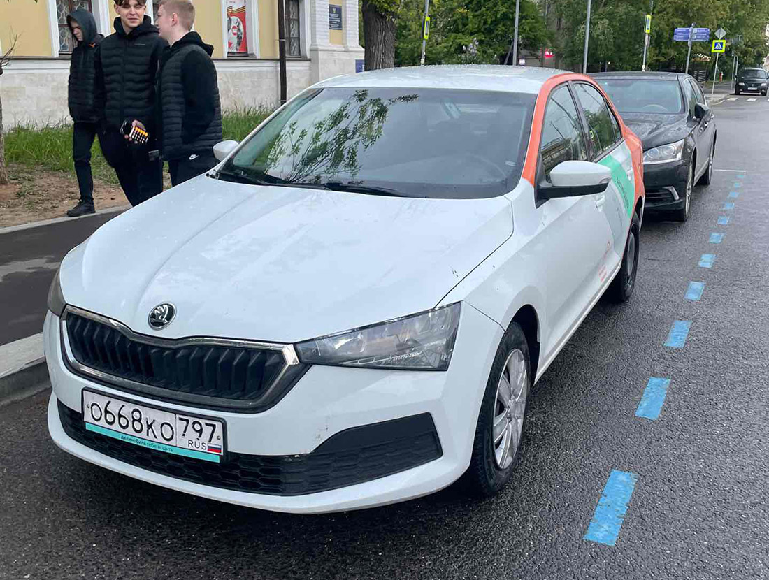 Фотографии из приложений каршеринга