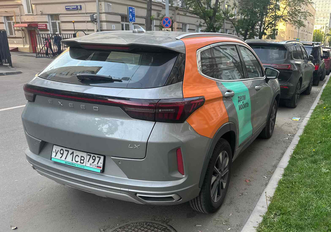 Фотографии из приложений каршеринга