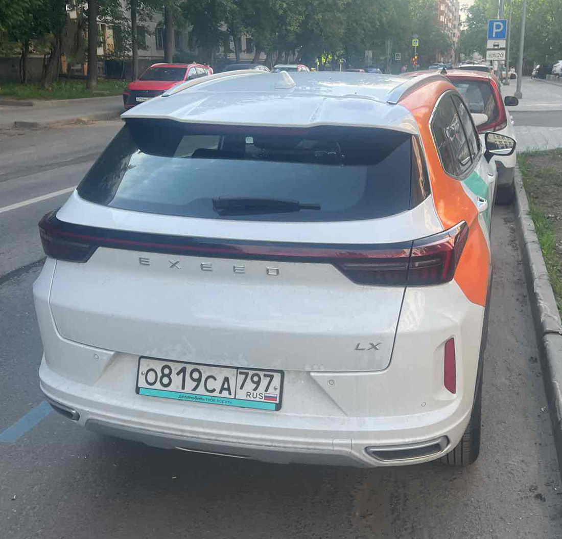 Фотографии из приложений каршеринга