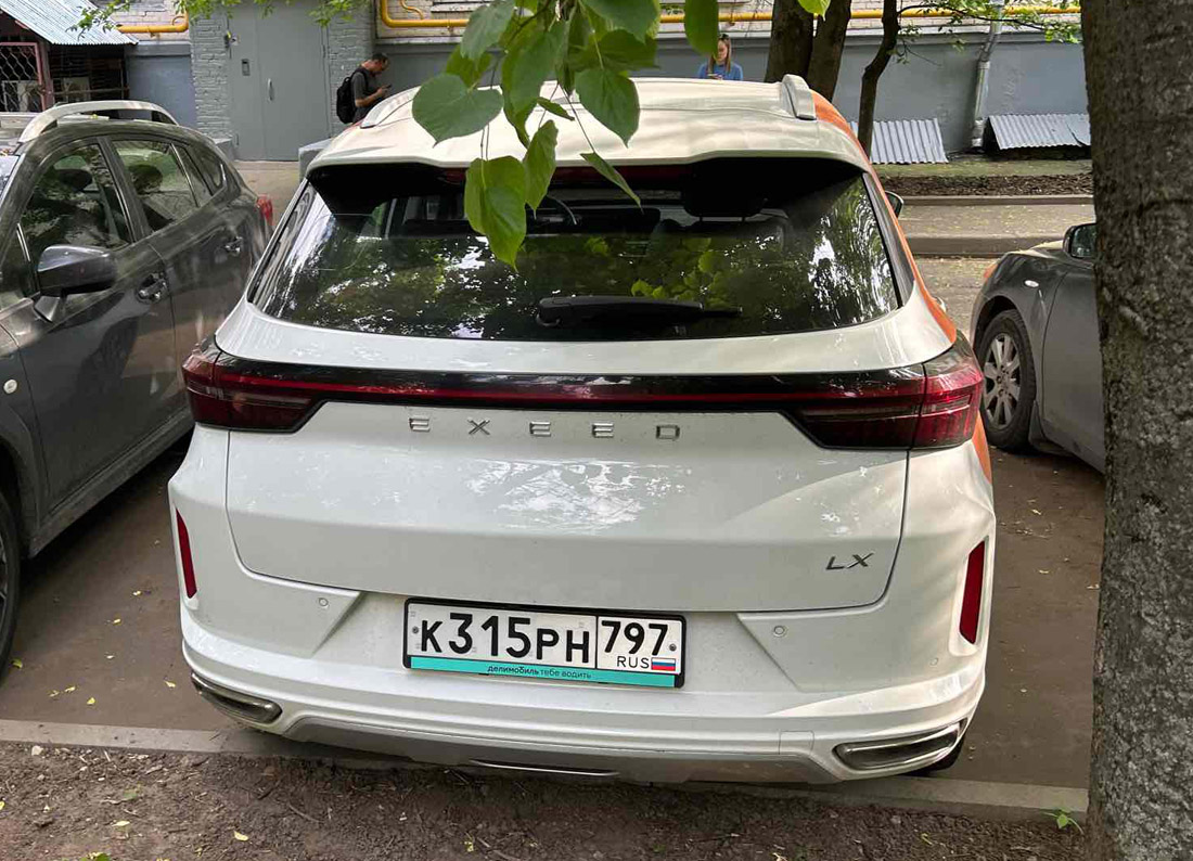 Фотографии из приложений каршеринга