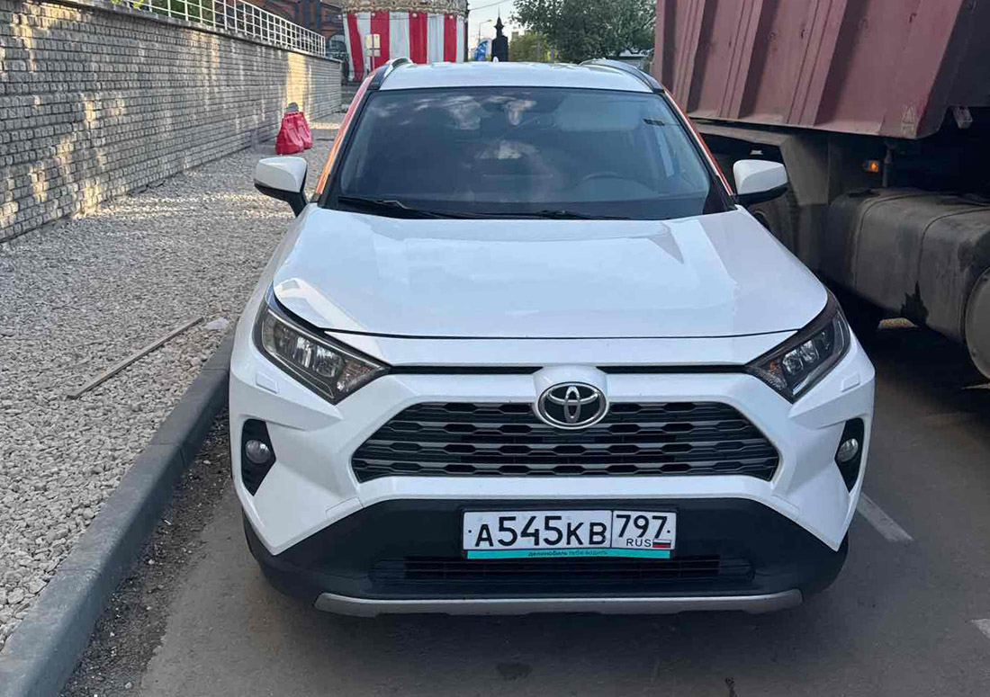 Фотографии из приложений каршеринга