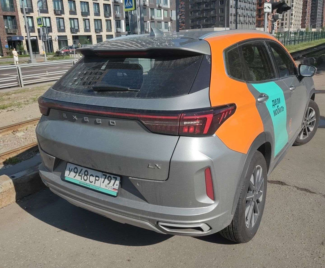 Фотографии из приложений каршеринга