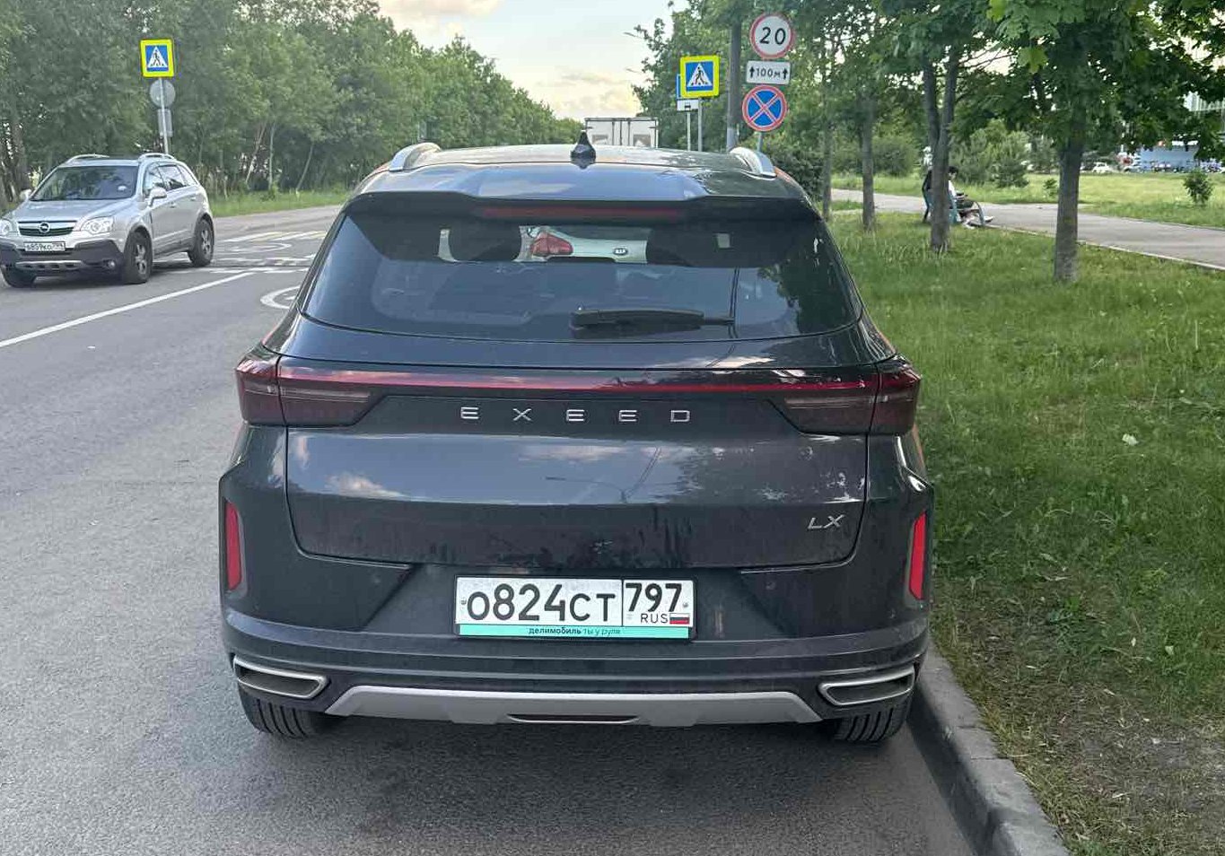 Фотографии из приложений каршеринга