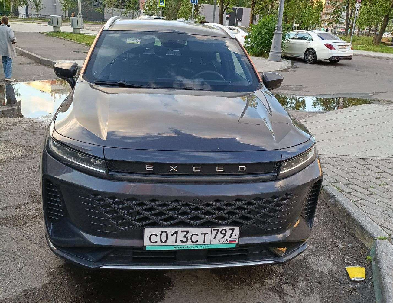 Фотографии из приложений каршеринга