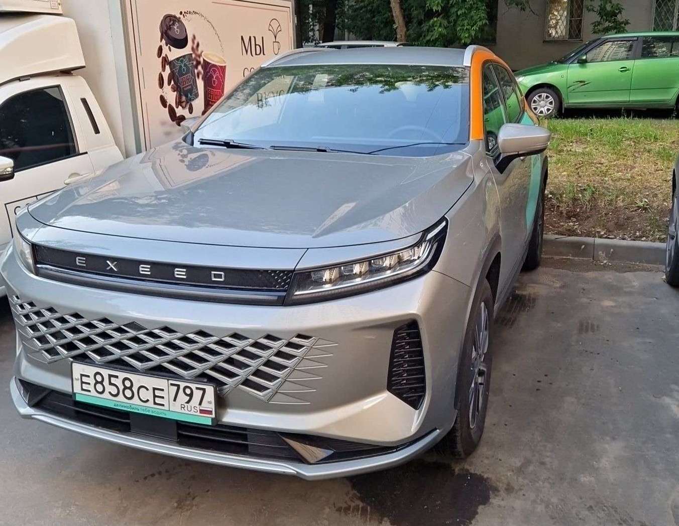 Фотографии из приложений каршеринга