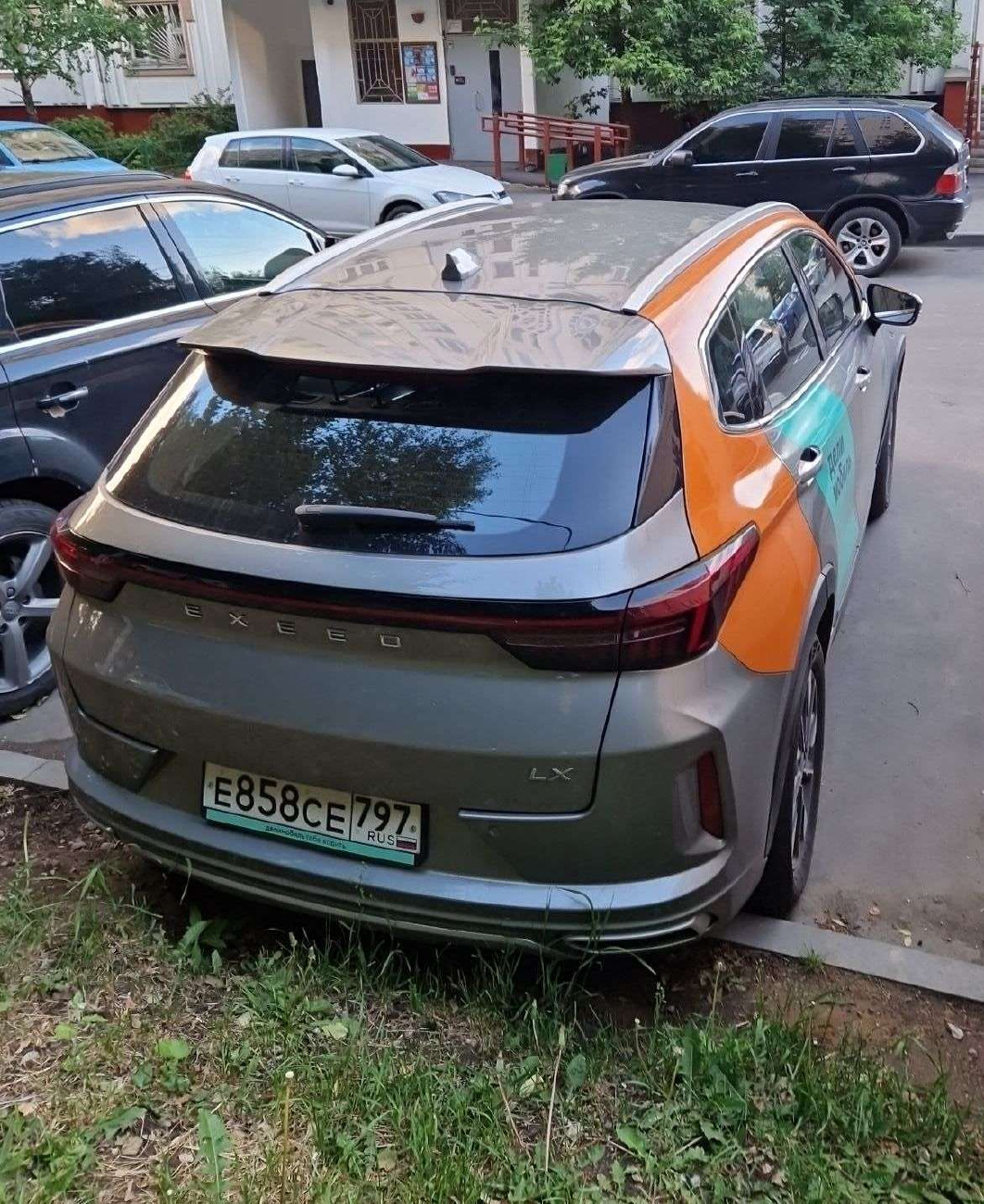 Фотографии из приложений каршеринга